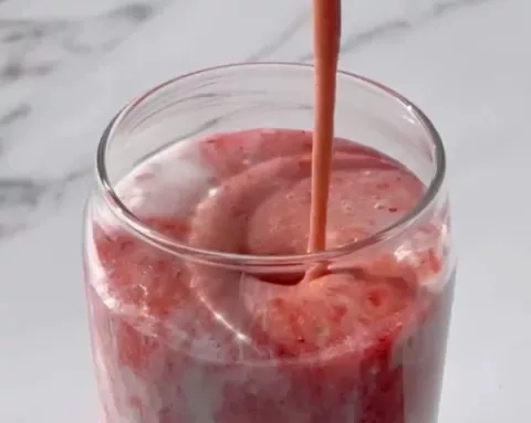 Vital Collagen Peptides ile Hailey Bieber's Erewhon Smoothie'sini Yeniden Yaratın